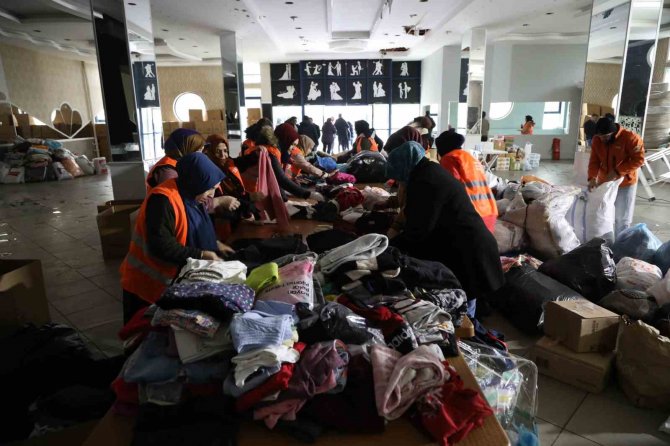 Çayırova Deprem Bölgesi İçin Tek Yürek Oldu