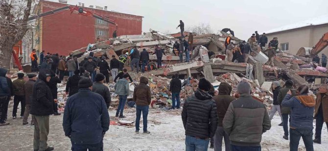 Kahramanmaraş Elbistan’da Da Binalar Yıkıldı