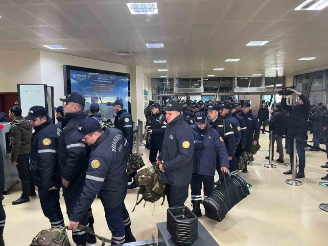 Azerbaycan’dan 400 Kişilik Arama Kurtarma Ekibi, Türkiye’deki Afet Bölgesine Doğru Yola Çıktı