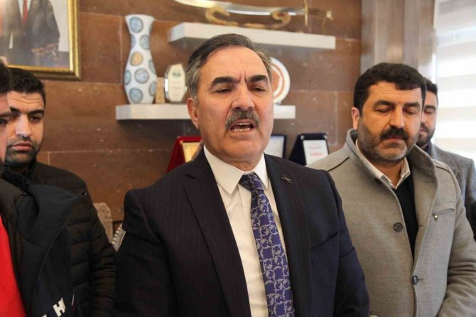 Ahlat’tan Deprem Bölgesine 4 Tır Yardım Malzemesi Gönderildi