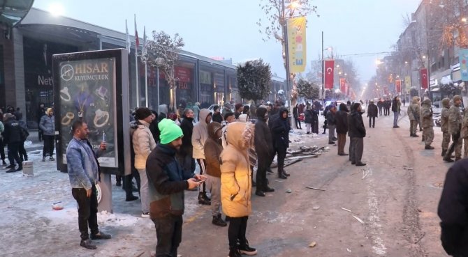 Malatya’da 140’ın Üzerinde Bina Çöktü, Onlarca Ölü Var