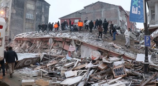 Malatya’da 140’ın Üzerinde Bina Çöktü, Onlarca Ölü Var