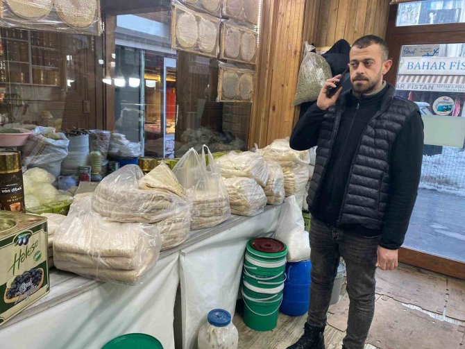 Van Peynirciler Çarşısı Esnafından Depremzedelere Yardım Eli