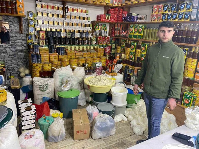 Van Peynirciler Çarşısı Esnafından Depremzedelere Yardım Eli