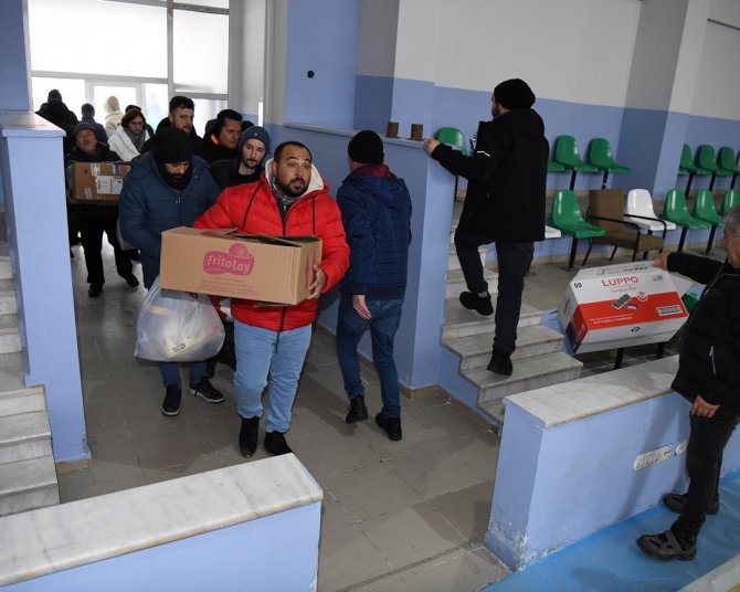 Keşanlılar Deprem Bölgesine Yardım İçin Seferber Oldu