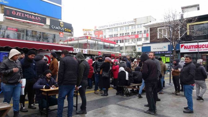 Ispartalı Vatandaşlar Kızılay Kan Merkezi’nde Yoğunluk Oluşturdu