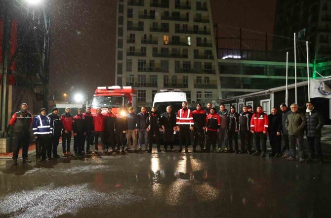 Kartal Belediyesi Arama Kurtarma Ekipleri Deprem Çalışmalarına Katılmak Üzere Yola Çıktı
