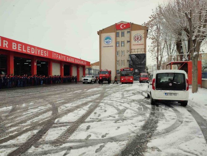 Başkan Büyükkılıç: “25 Araç Ve 34 Personel, Deprem Bölgesine Yola Çıktı”
