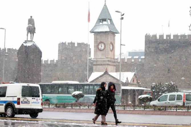 Kayseri Beyaza Büründü