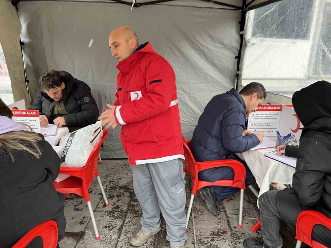 Türk Kızılay, Depremzedelere Destek Olmak İçin Tüm Ekiplerini Seferber Etti