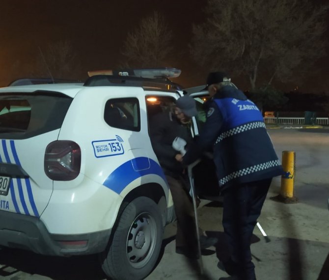 Evsizler Barınma Merkezine Yerleştiriliyor
