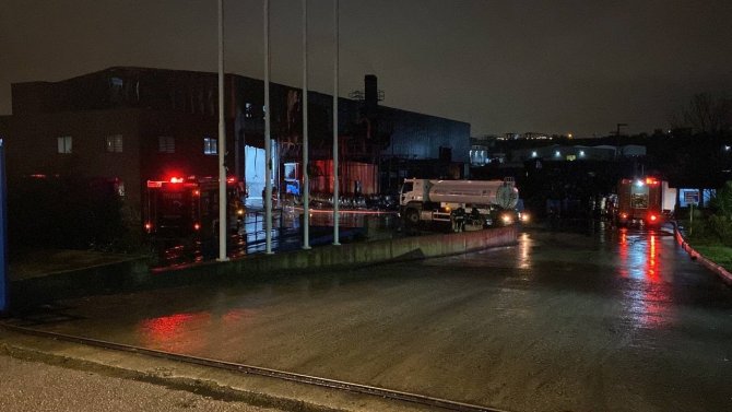 Geri Dönüşüm Fabrikasında Çıkan Yangın Ekipleri Harekete Geçirdi