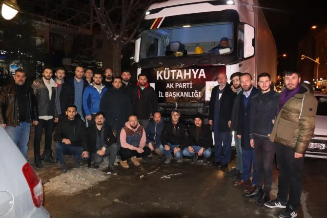 Ak Parti Kütahya İ̇l Başkanlığı, Hatay’a Malzeme Ve Erzak Yüklü 2 Tır Gönderdi