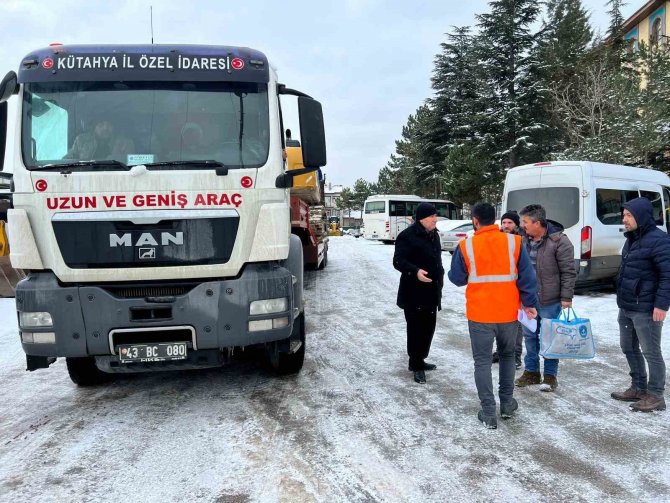 Deprem Bölgesine Kütahya’dan Ağır İş Makineleri, Kamyonlar Ve Yükleyiciler Gönderildi