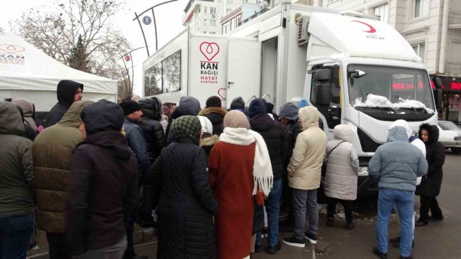 Kütahyalılar Kan Bağışı İçin Kızılay’a Akın Etti