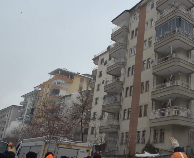 Malatya’da 6 Katlı Binanın Çökme Anı Kamerada