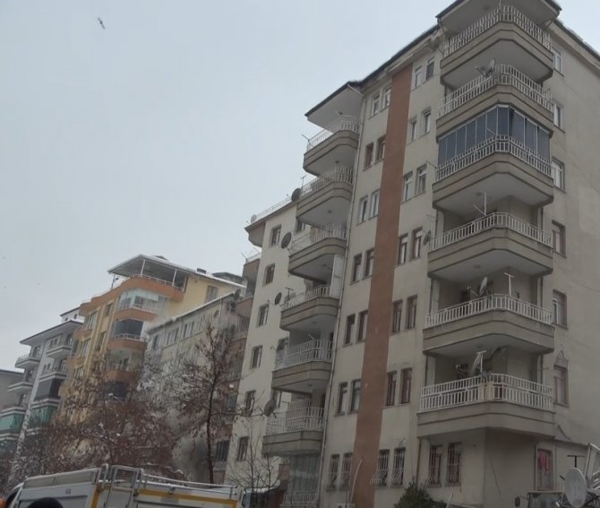 Malatya’da 6 Katlı Binanın Çökme Anı Kamerada