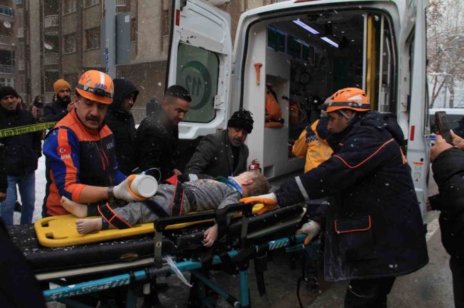 Malatya’da Arama Kurtarma Çalışmaları Devam Ediyor
