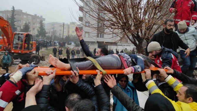 Şanlıurfa’da Enkaz Altından 2 Kişi Böyle Kurtarıldı