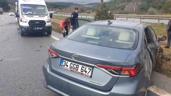 Depremzede Yakınlarına Giderken Kaza Yapan Aileye Kastamonu Umke Ekibi Müdahale Etti