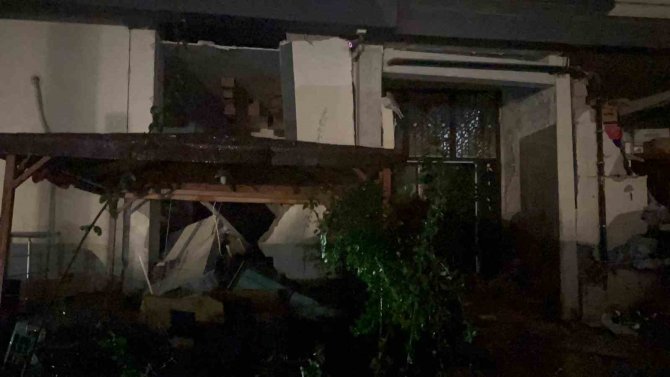 Hatay’da Çöken Binalarda Kurtarma Çalışmaları Sürüyor