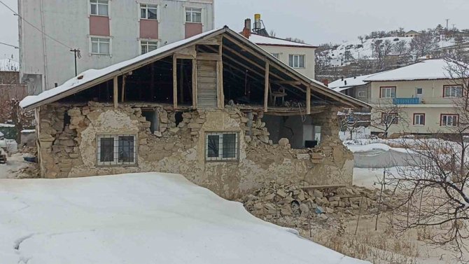 Deprem Sivas’ta Hasara Neden Oldu