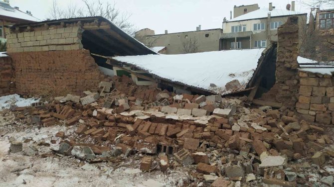 Deprem Sivas’ta Hasara Neden Oldu