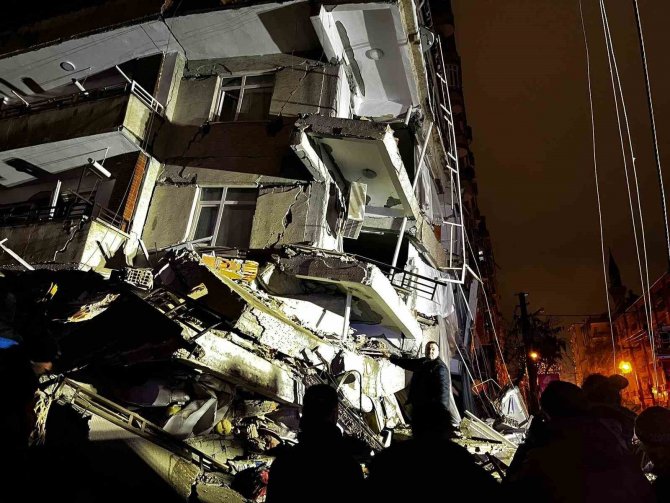 Diyarbakır’ı Deprem Vurdu: 7 Bina Yıkıldı, 6 Kişi Hayatını Kaybetti