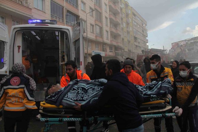 Deprem İ̇skenderun’da Büyük Yıkıma Yol Açtı