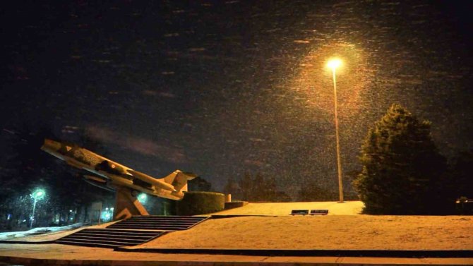 Balıkesir’de Kar Etkisini Gösterdi
