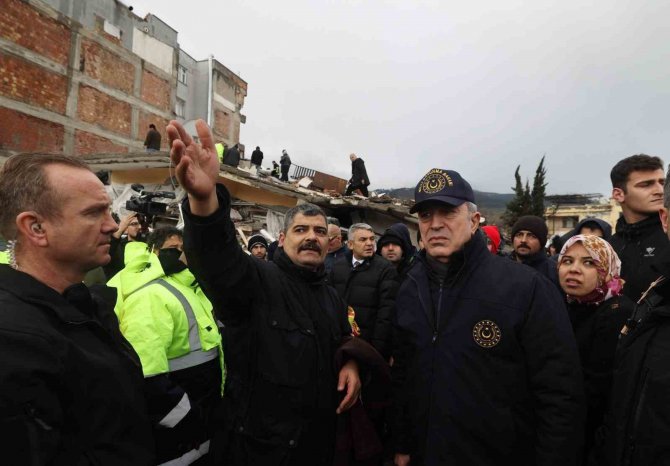 Msb: “Deprem Bölgesinde 3 Binin Üzerinde Mehmetçik Arama-kurtarma Çalışmalarına Katılıyor”