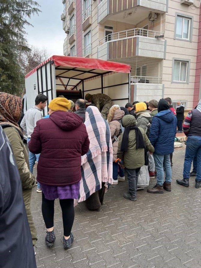 Mehmetçik’ten Malatya’da Depremzedelere Sıcak Yemek Desteği