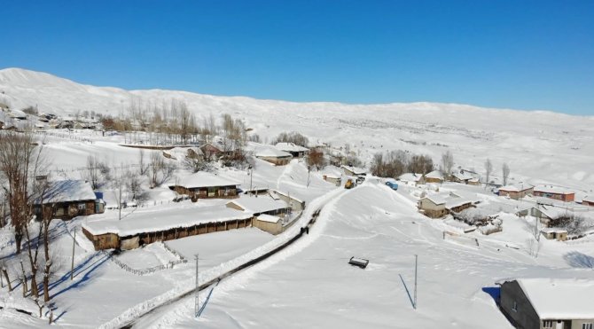 Muş’ta Bir Köy Kara Gömüldü