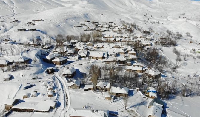 Muş’ta Bir Köy Kara Gömüldü