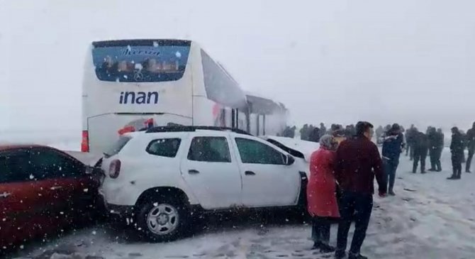 Niğde Otoyolu’nda Zincirleme Trafik Kazası