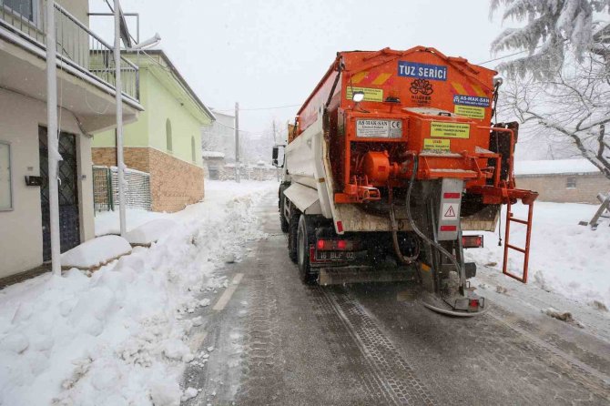 Nilüfer’de Karla Mücadele Ekipleri Görev Başında
