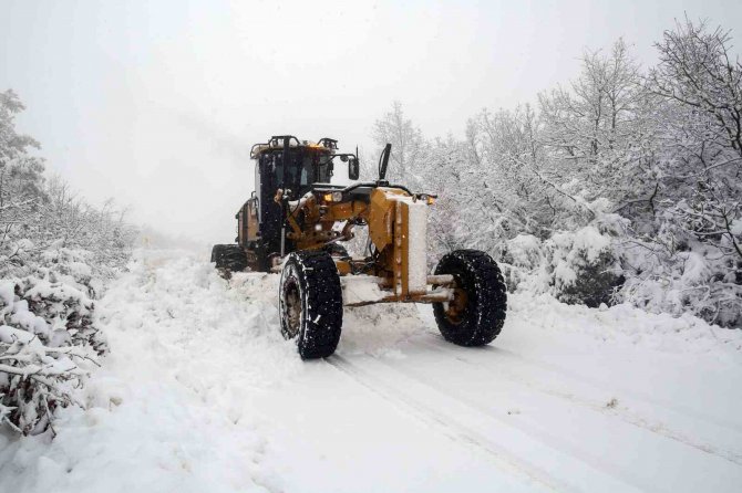 Nilüfer’de Karla Mücadele Ekipleri Görev Başında