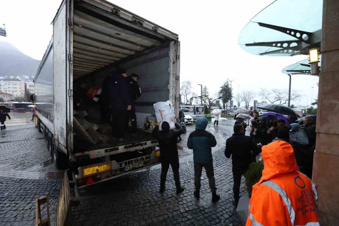 Ordu’dan Deprem Yardım Tırları Yola Çıktı