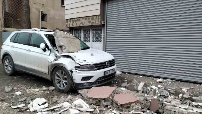 Osmaniye’nin Düziçi İlçesinde Çöken Binadan Bir Yaralı Çıkartıldı