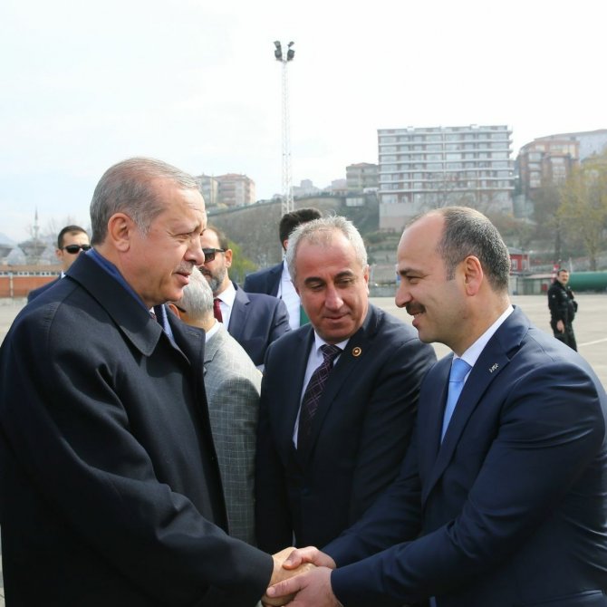 İ̇şadamı Ofluoğlu’ndan Deprem Bölgesine 100 Bin Liralık Yardım