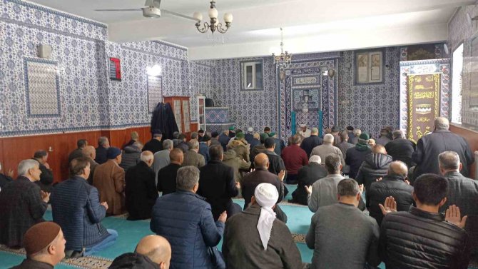 Ağrı’da Depremzedeler İçin Dualar Edildi