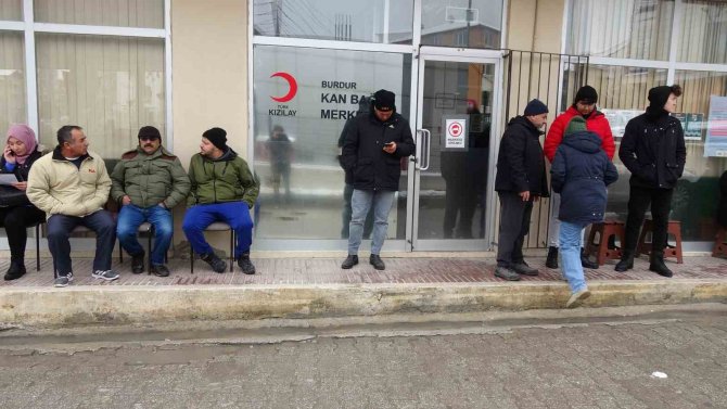Burdurlular Depremzedelere Yardım İçin Koştu