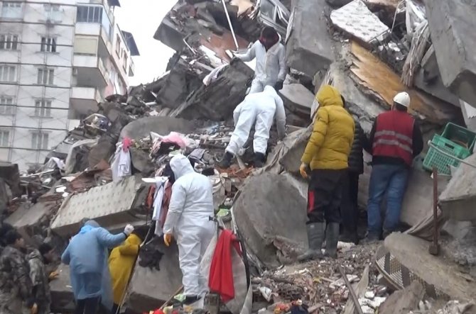 Gaziantep’teki Enkazda Çalışmalar Devam Ediyor
