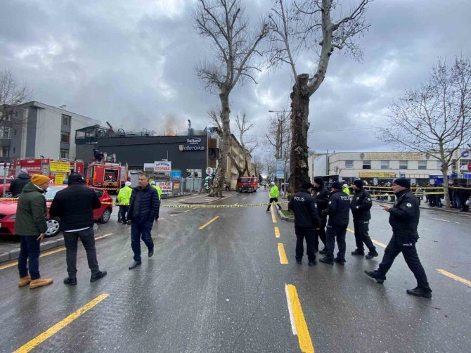 Eğlence Mekanı Alevlere Teslim Oldu