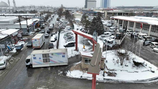 Selçuklu Belediyesi Hatay’a Araç Ve Personel Gönderdi