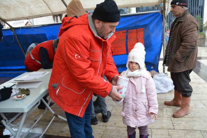 Depremzedeler İçin Sındırgı Tek Yürek Oldu