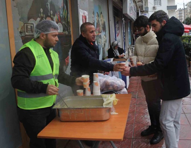 Toroslar Belediyesi Depremden Etkilenen Vatandaşların Yanında