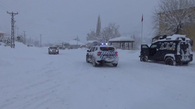 Tunceli-erzincan Karayolu, Çığ Nedeniyle Ulaşıma Kapatıldı