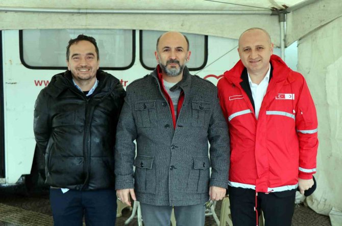 Samsun’dan Deprem Bölgelerine Kan Seferberliği