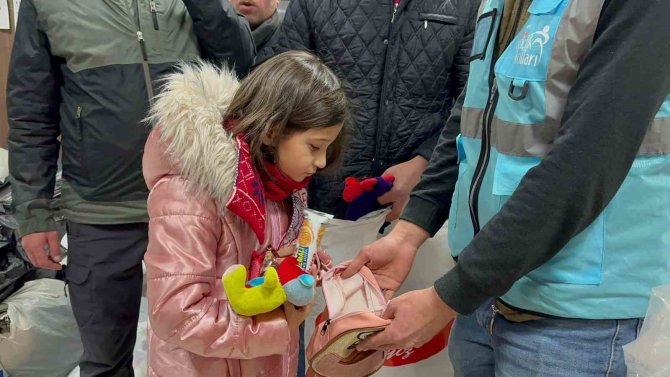 Minik Tuana’nın Yardımı Herkesi Duygulandırdı